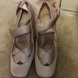 **Newport News** NEW heels